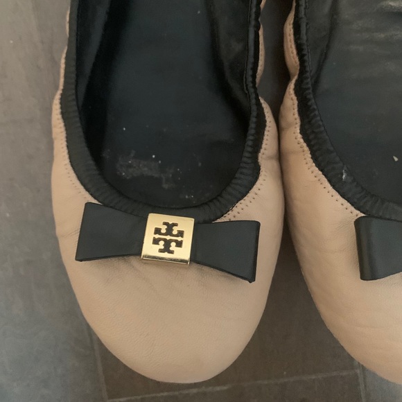 Tory Burch Eddie Bow Flat - Classic Two Tone - Picture 3 of 11